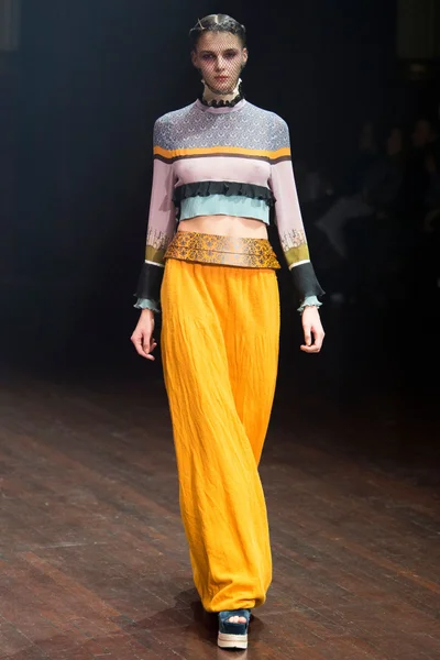 Look 14